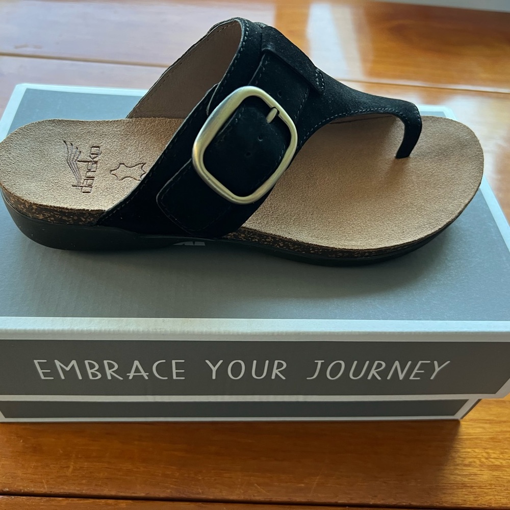 Dansko Women’s Sandals Rylee SZ 37 6.5-7 Black Suede Toe Loop New In Box $139